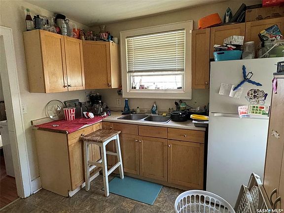 4th image of 1019 Athol St