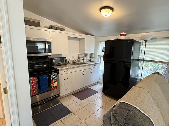 3rd image of 7842 Water Oak Point Rd #B