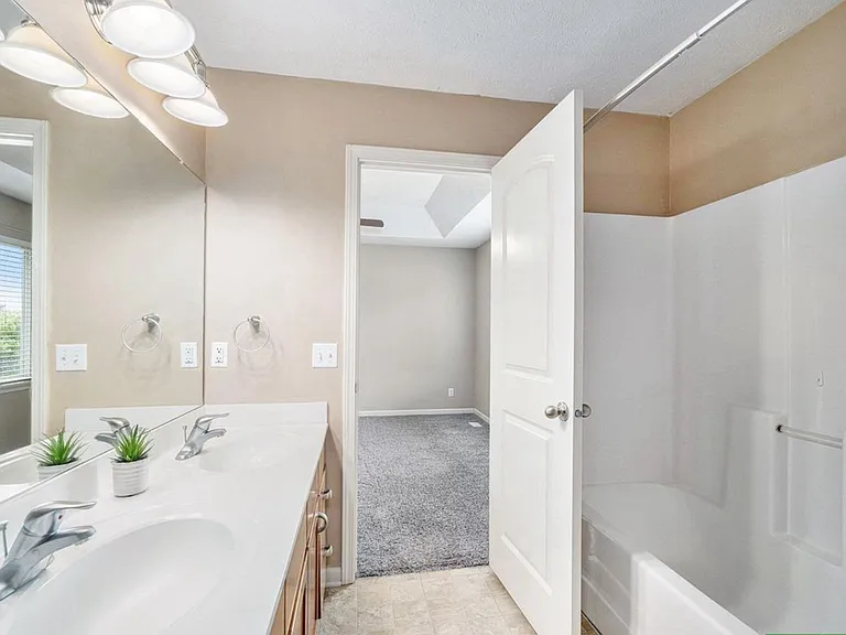 14463 Reynolds St — Photo 16