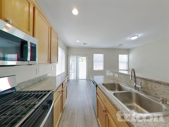 4th image of 8424 Quarentina Ave
