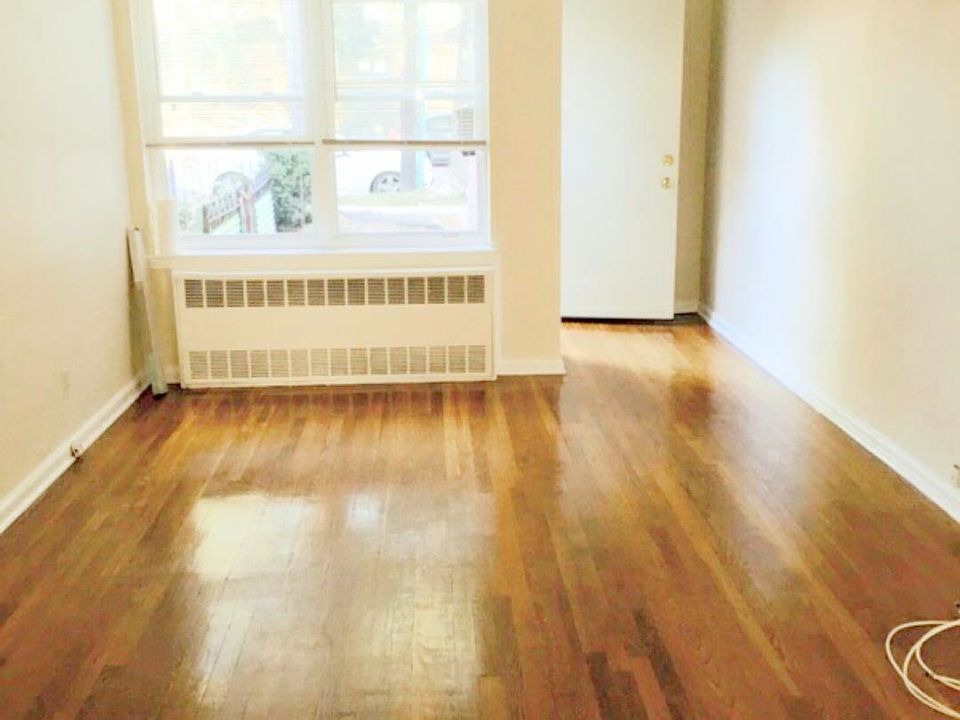 1st image of 2589 73rd St #2NDFLOOR