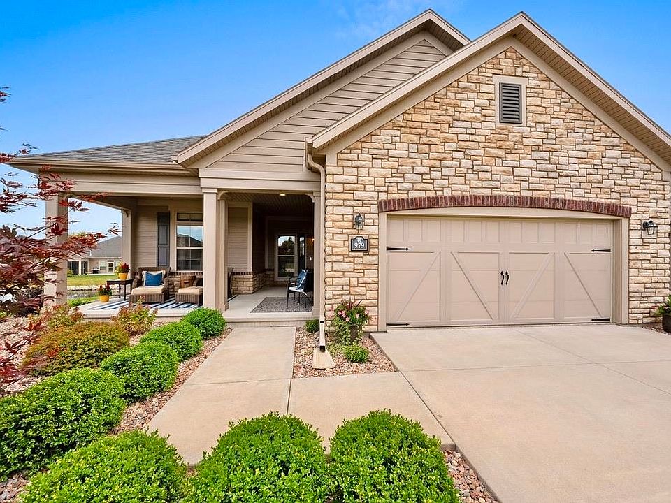 1st image of 979 Daffodil Dr