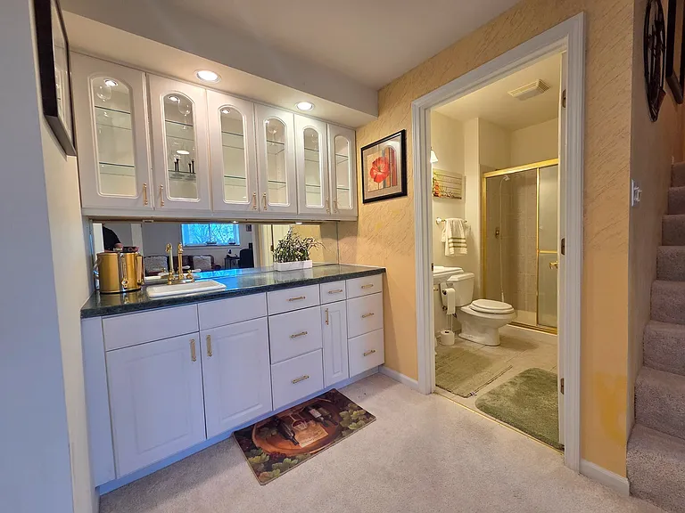 1025 Rosewood Dr #B — Photo 8