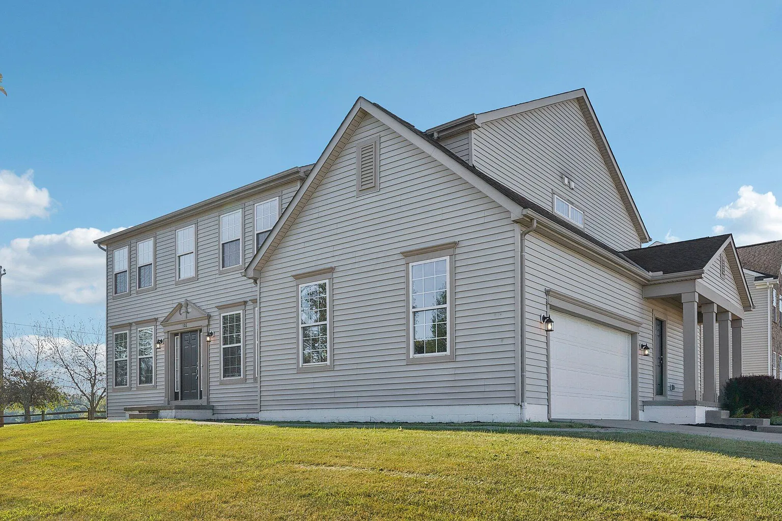 101 Stirling Way photo 1