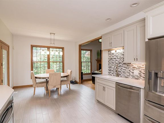 5th image of 205 Barrington Ln