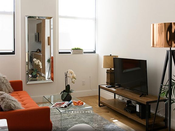 4th image of 517 W 45th St #3C
