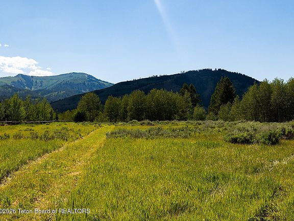 2nd image of 985 W Elk Ridge Rd