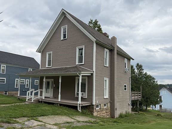 2nd image of 109 E King St