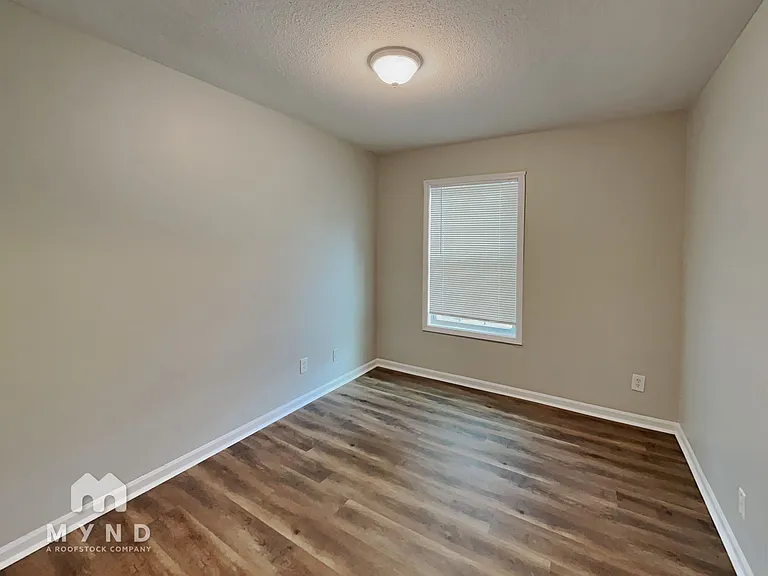 6590 Embassy Cir — Photo 16