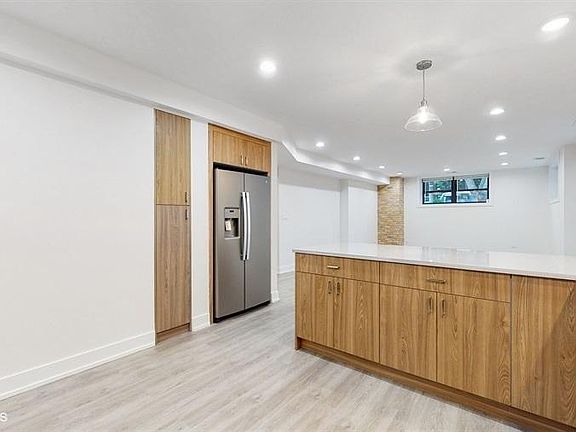5th image of 2051 W Berwyn Ave