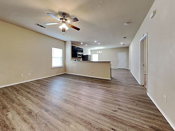 4th image of 1820 Wickham Dr