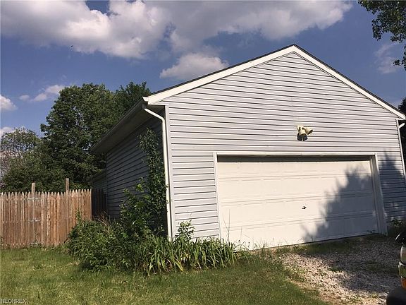 3rd image of 1709 Athena Dr
