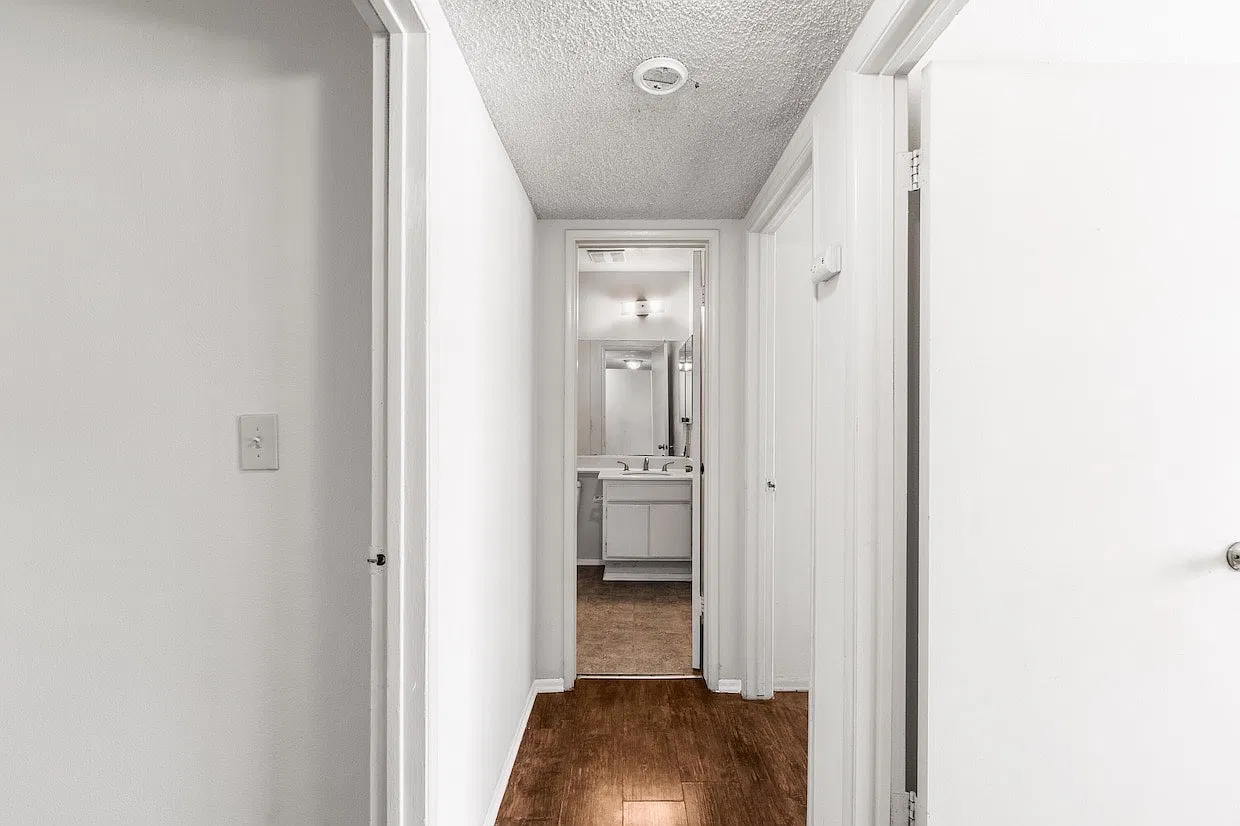 3 bed, 1287 sqft, $3,545 — Photo 3