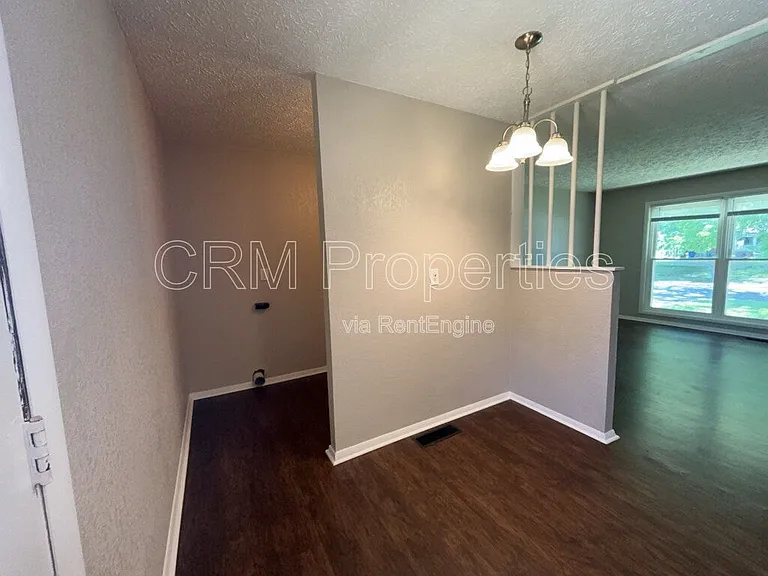 900 Miami Blvd — Photo 11