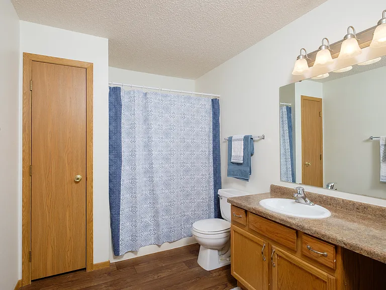 Fargo, ND Danbury Apartments | Bathroom