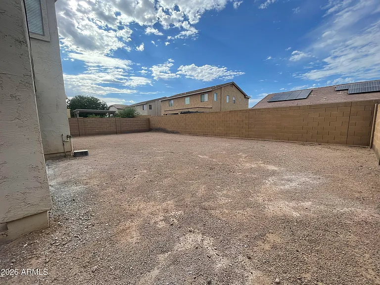 1466 E Holiday Dr — Photo 17