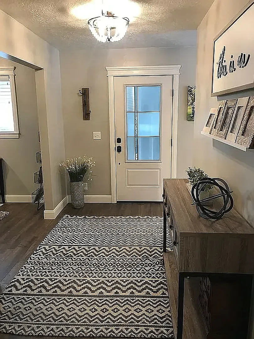 5 bed, 3016 sqft, $3,200 — Photo 2