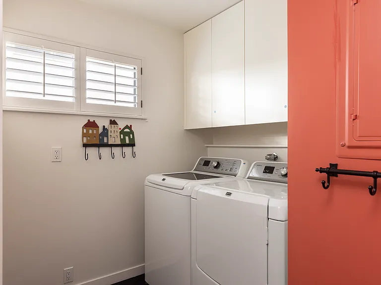 Dolores 2 Sw Of 9th — Photo 23