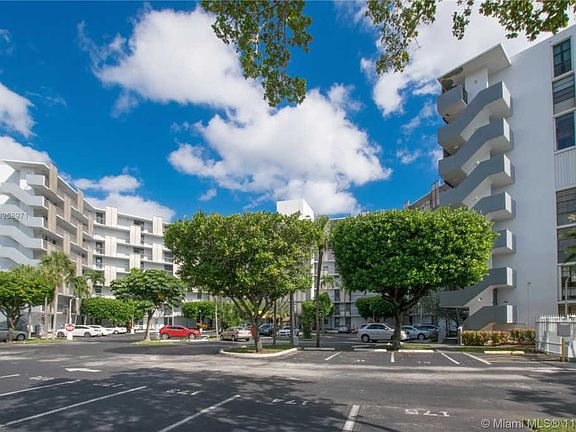 5th image of 20400 W Country Club Dr APT 819