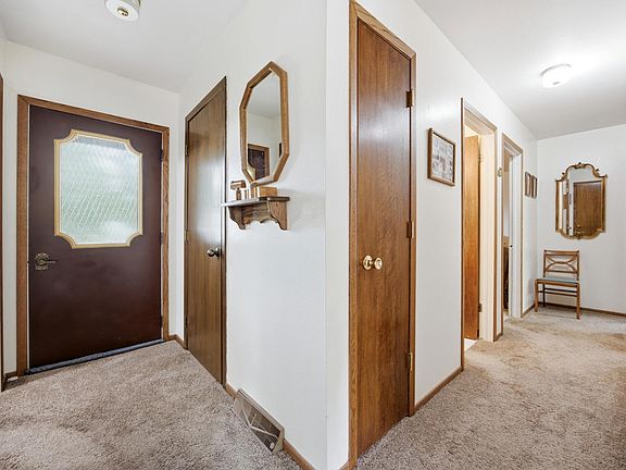 4th image of 901 2nd St E
