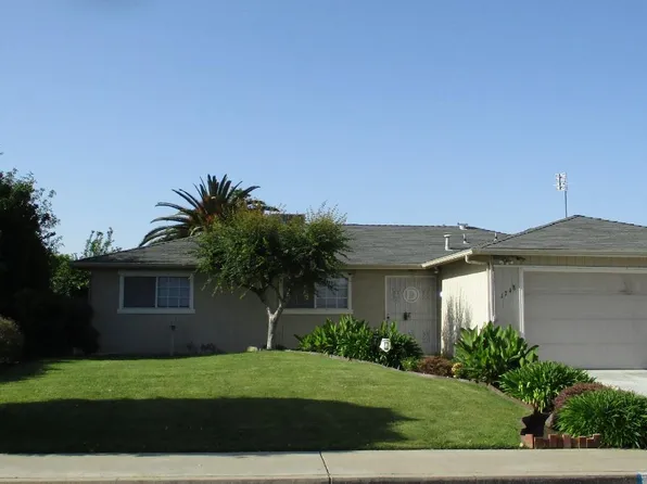 1748 Griffith Ave, Clovis, CA 93611