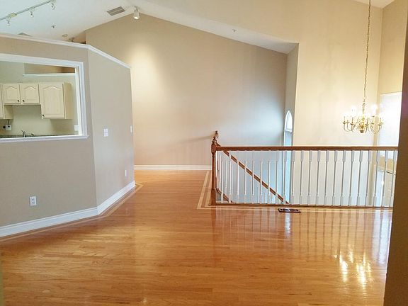 4th image of 49808 Donovan Blvd