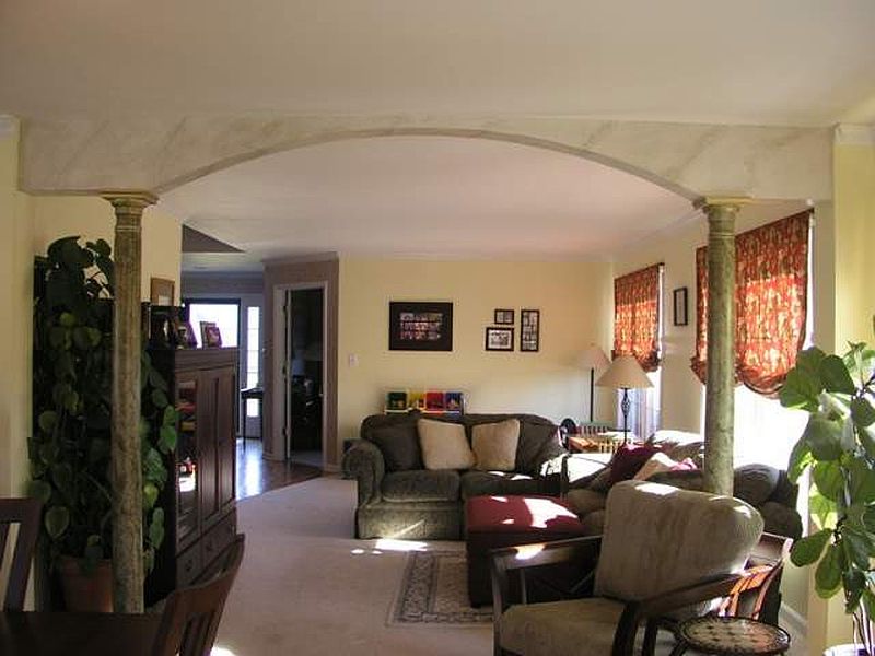 3rd image of 210 LONGHOUSE Lane