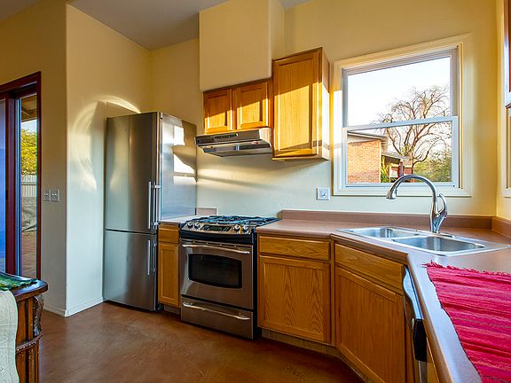 4th image of 425 N Court Ave