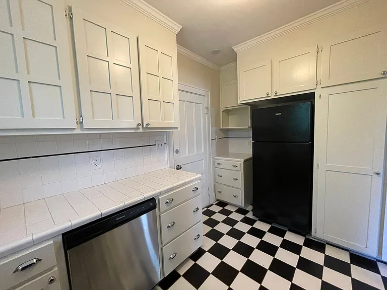 3303 Abingdon Rd — Photo 34