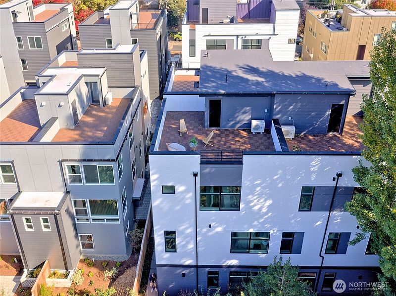 2nd image of 717 15th Avenue #D