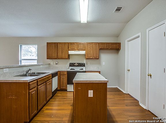 4th image of 8407 Oak Br