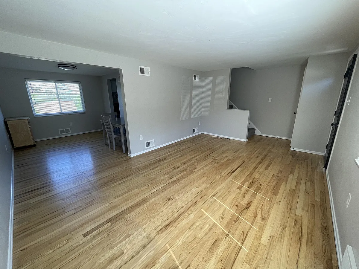 Building Photo - 304 Oneida St