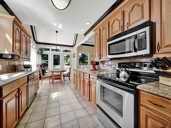 3rd image of 375 Peppermill Dr