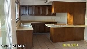 4th image of 810 S Jones Cir
