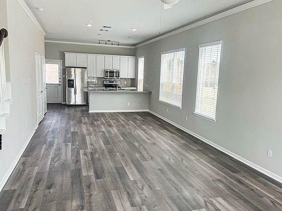 4th image of 9937 Crescent Cove Dr