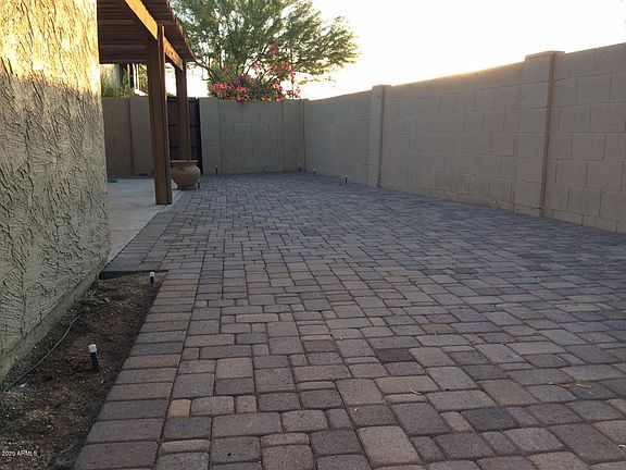 5th image of 1402 E Gardenia Dr