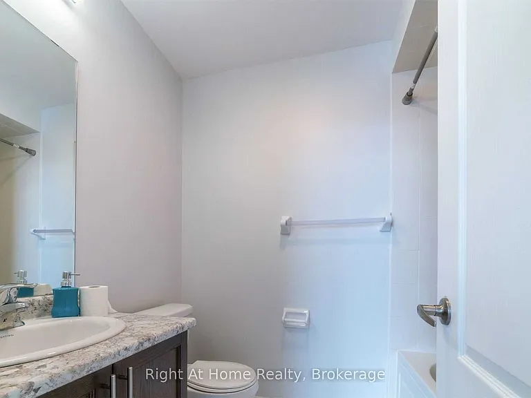 66 Knotty Pine Ave — Photo 15