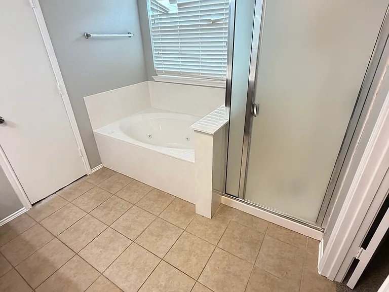 9005 Bellgrove Ct — Photo 32