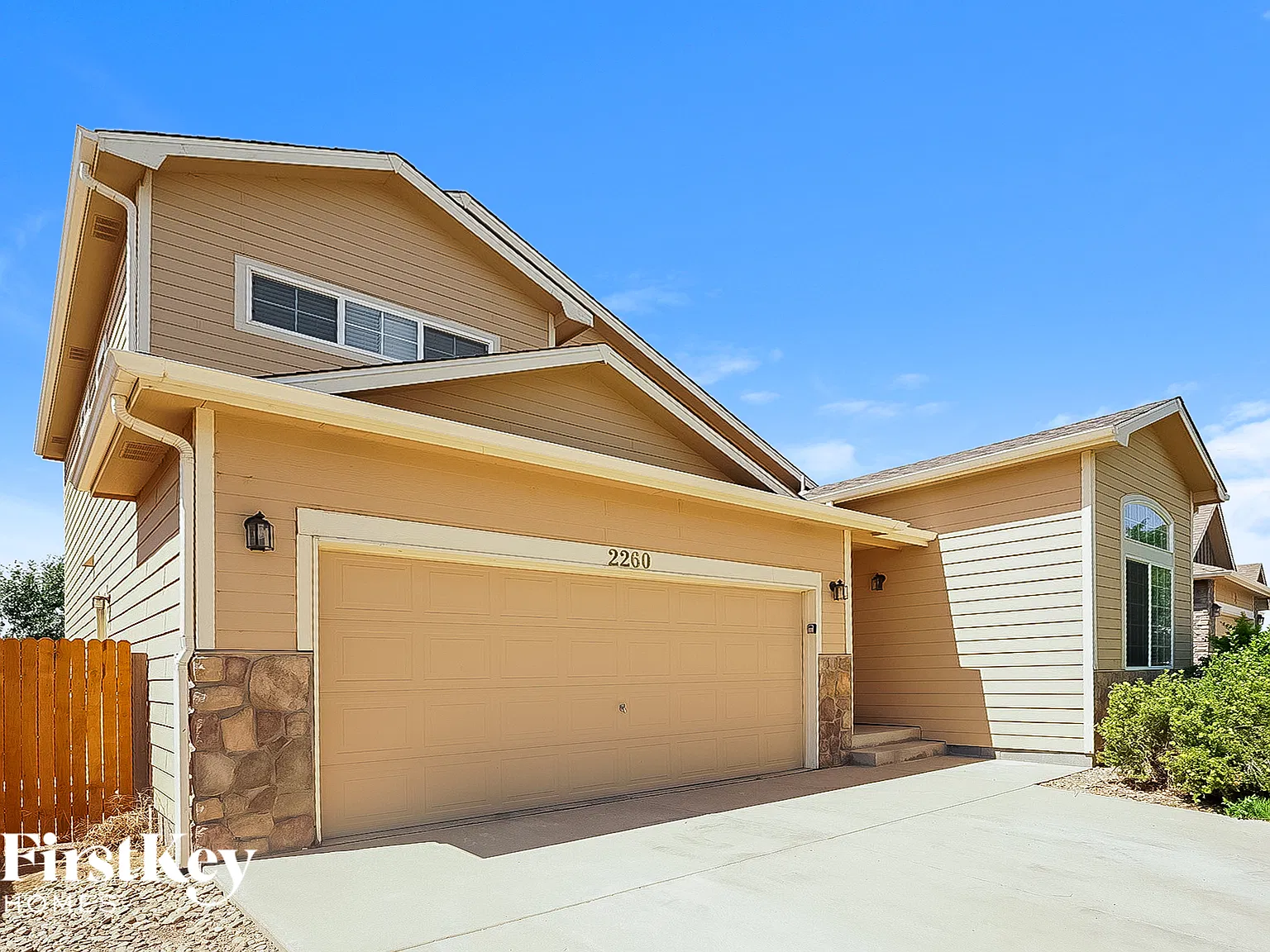 3 bed, 2.5 bath, 1607 sqft, $3,235 — Photo 2