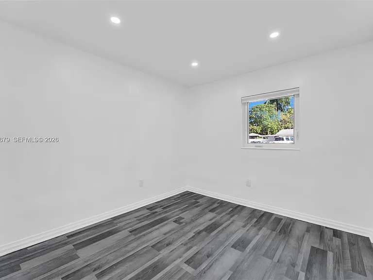 4917 SW 43rd Ter — Photo 12
