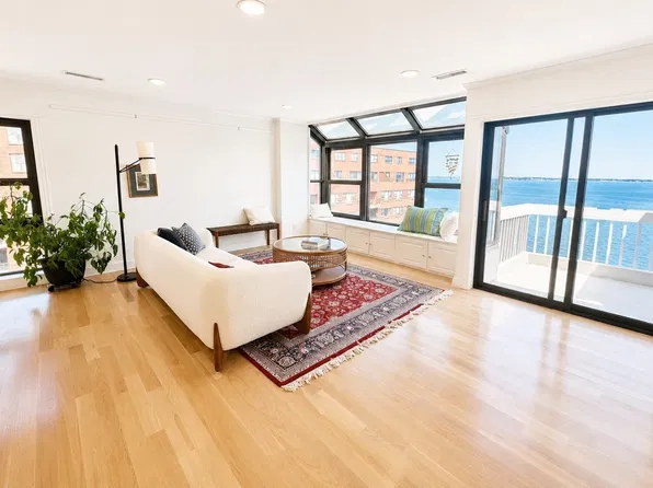 1 Seal Harbor Rd #916, Winthrop, MA 02152
