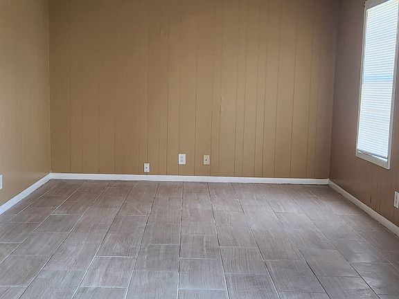 4th image of 901 Halsey St #A