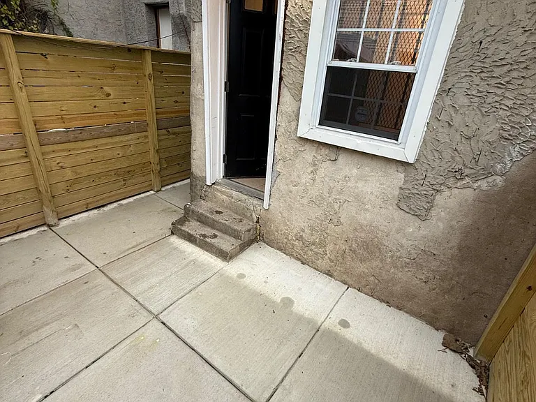 2040 N Darien St — Photo 30