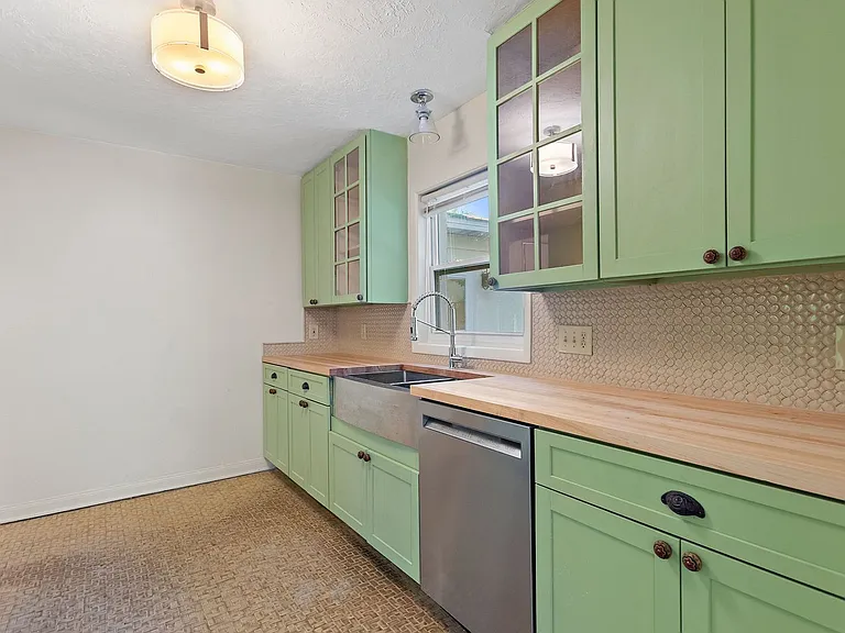 437 Richmond St — Photo 6