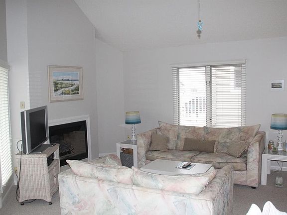 3rd image of 3831 Asbury Ave