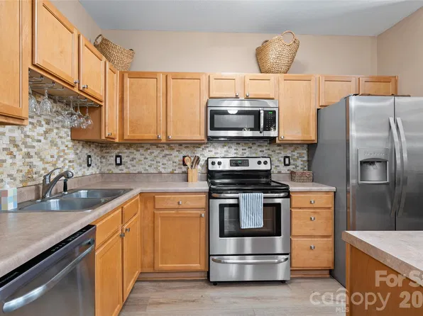 234 Brickton Village Cir Unit 107, Fletcher, NC 28732