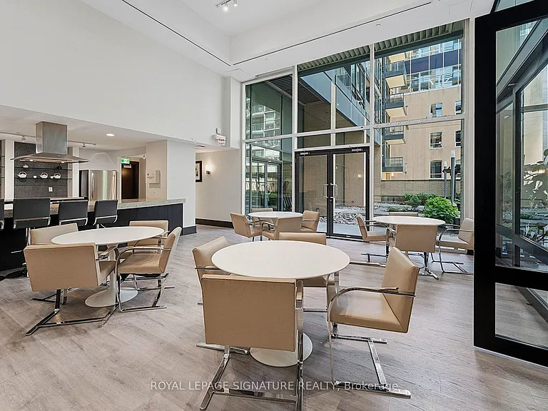 438 King St W #1417 — Photo 31