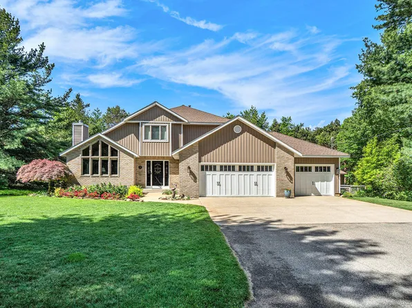 5159 Coltons Run, West Olive, MI 49460