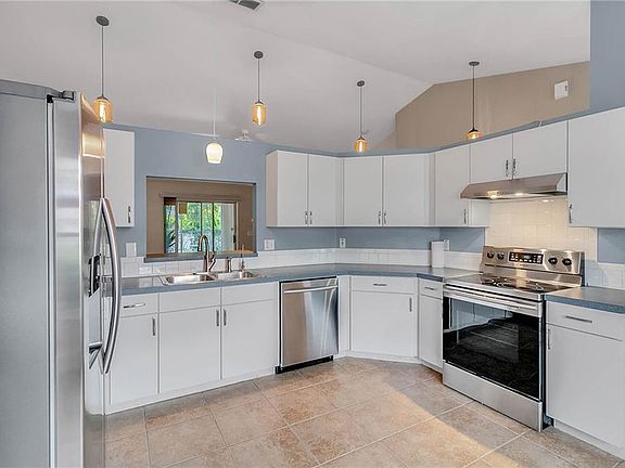 3rd image of 663 Park Valley Cir