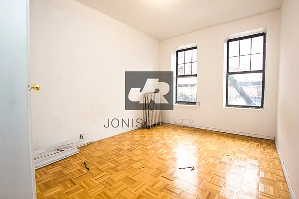 Rented by Jonis Realty | media 8